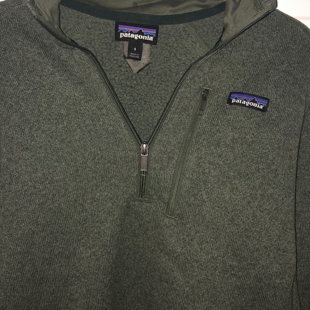 Green Patagonia zip up fleece pullover